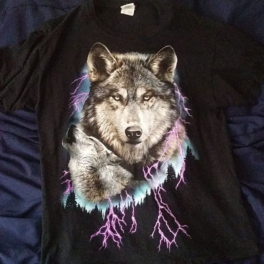 Wolf T Shirt SIZE MEDIUM